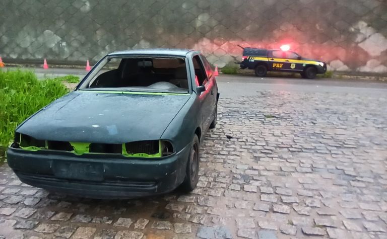 PRF apreende veículo em péssimas condições em Goianinha/RN
