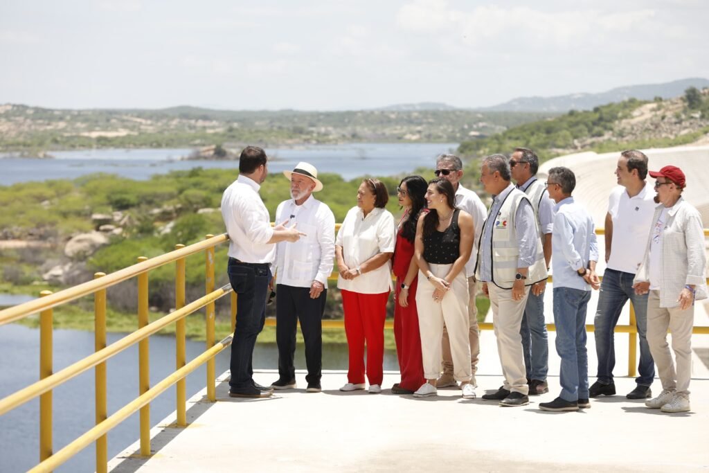 Com presença de Lula, Barragem de Oiticica é entregue