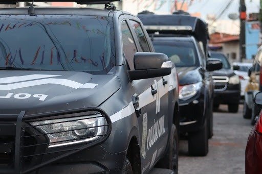 Polícia Civil desarticula tribunal do crime e prende integrantes de facção, em Tibau do Sul