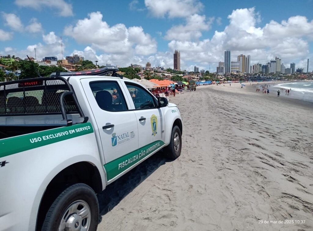 Semurb realiza ações de fiscalização para manutenção do ordenamento das praias de Natal