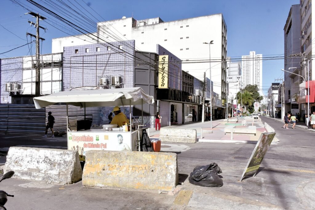 Obras paradas na Cidade Alta geram prejuízos e frustração entre comerciantes em Natal