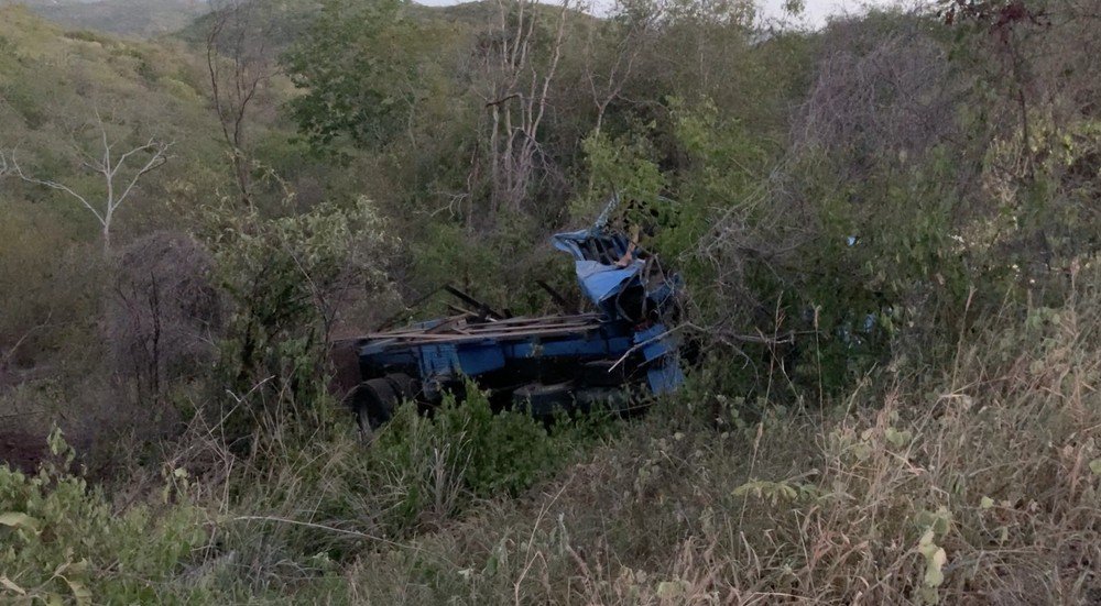 Cinco morrem e três ficam feridos em grave acidente com caminhão na RN-023