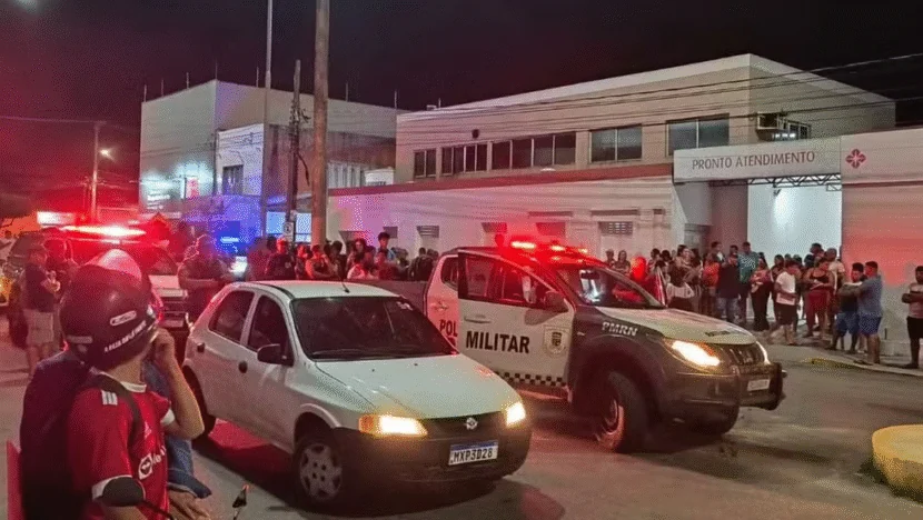 Vendedor de milho é morto a tiros em frente a hospital; três crianças ficam feridas por estilhaços