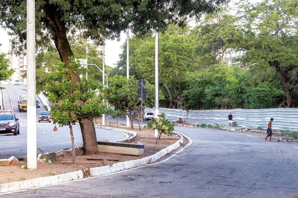 Moradores de rua retornam ao viaduto do Baldo após desocupação feita pela Prefeitura de Natal