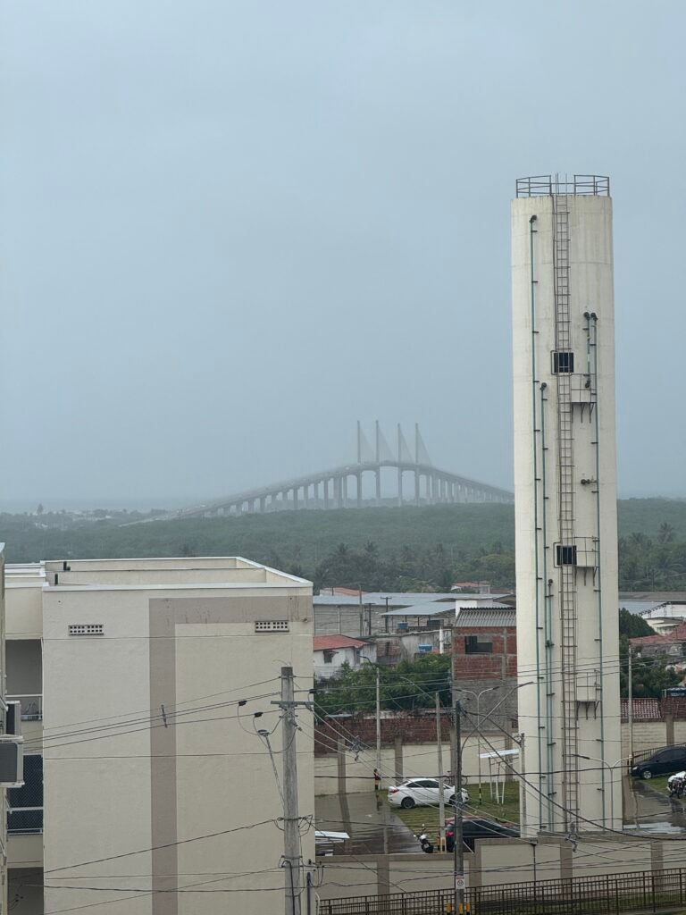 Fortes chuvas causam alagamentos e transtornos em Natal nesta sexta-feira (9)