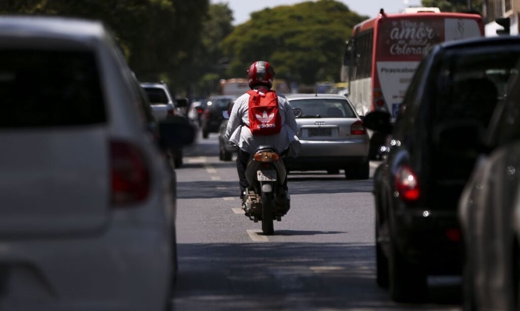 Sesap vai distribuir 3 mil equipamentos de proteção para motociclistas trabalhadores por aplicativo