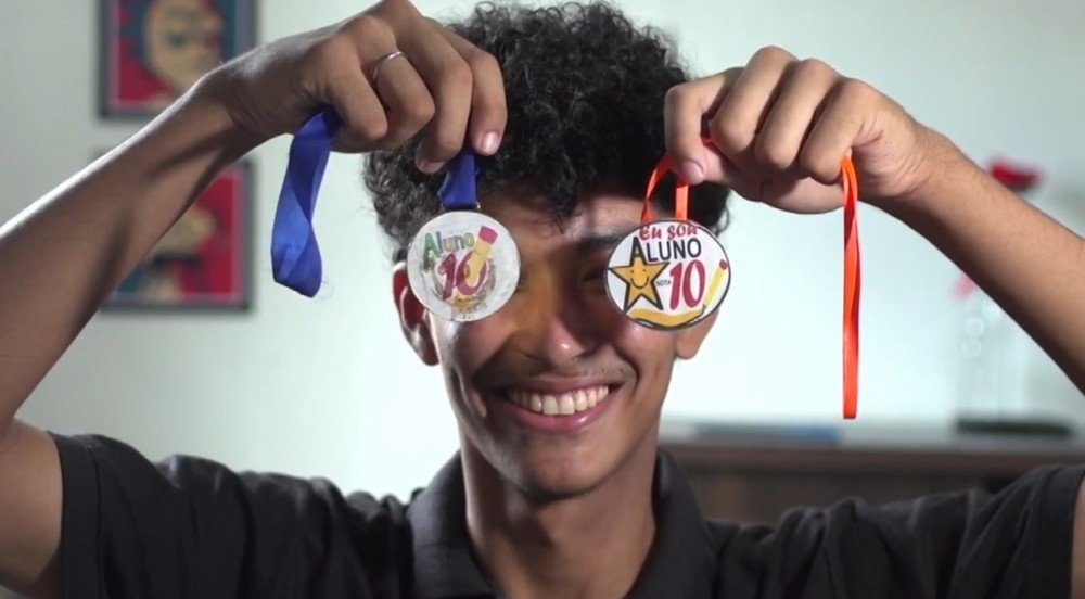 Estudante potiguar conquista bolsa integral em Hong Kong e mobiliza campanha para cobrir despesas pessoais