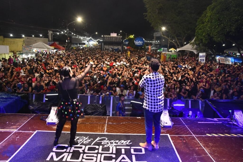 Multidão toma conta da Av. Rio Grande do Sul em retomada do São João de Natal no polo Zona Oeste