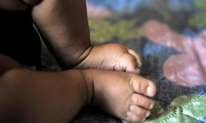 Bebê de um ano morre após ser atingida por fogão em casa no interior do RN