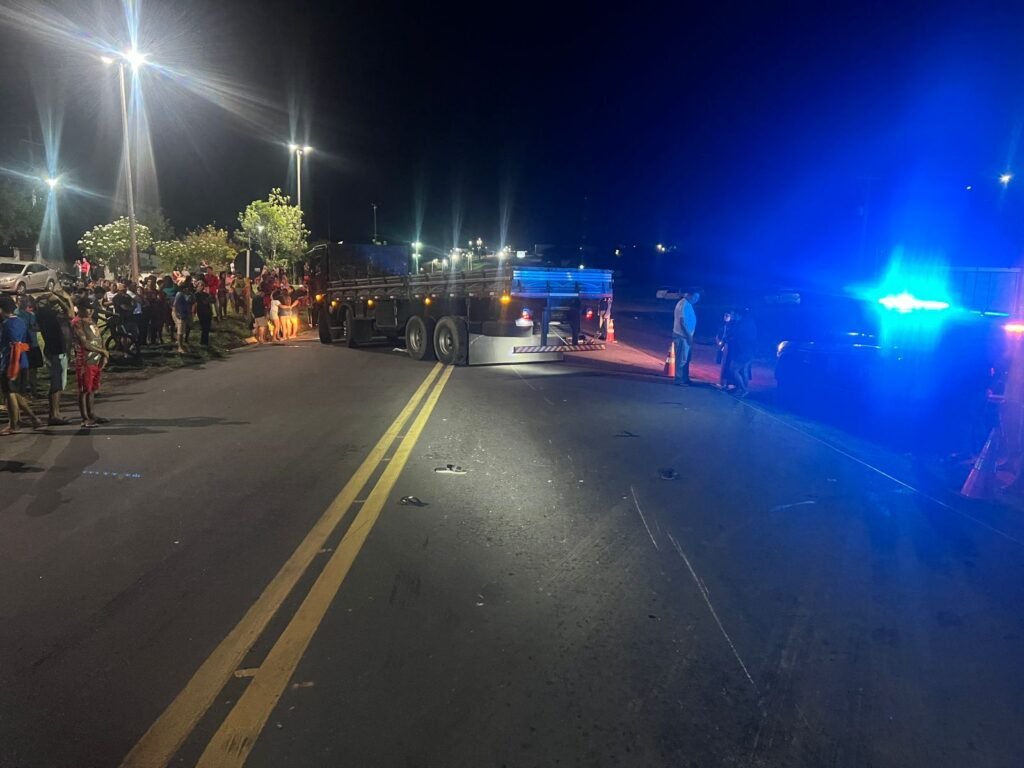 Jovem morre em acidente entre moto e caminhão na BR-226, em Tangará