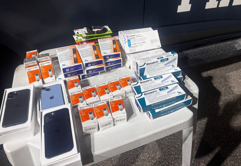 Belga é preso com medicamentos e eletrônicos sem documentação na BR-101, em Goianinha