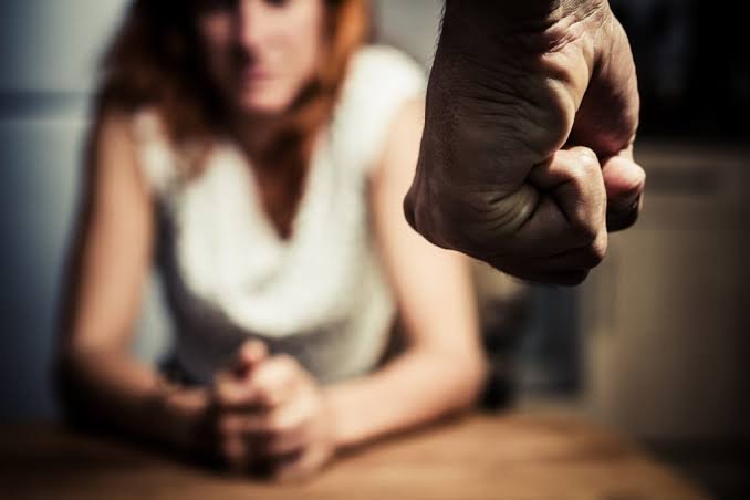 Feminicídio no RN: Uma mulher é morta a cada 21 dias por ser mulher, revela levantamento