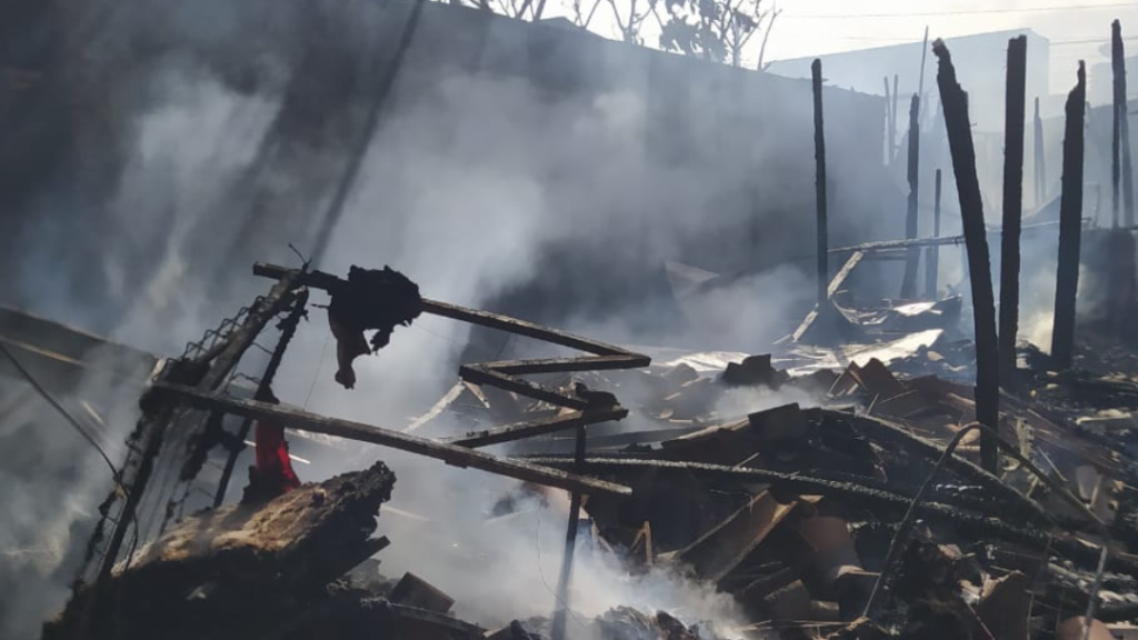 Incêndio destrói casas em comunidade da Cidade da Esperança, em Natal