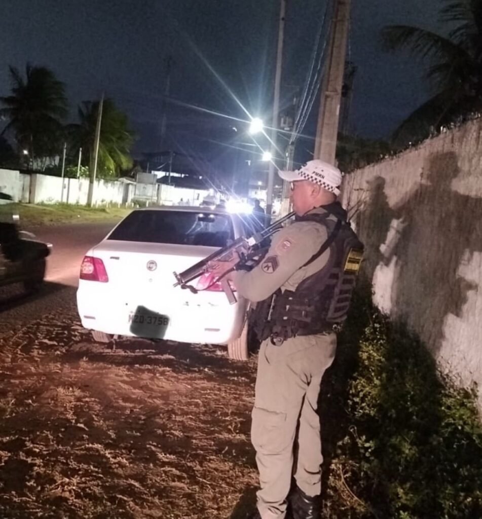 Adolescente é flagrado dirigindo na Redinha; mãe é presa por permitir condução