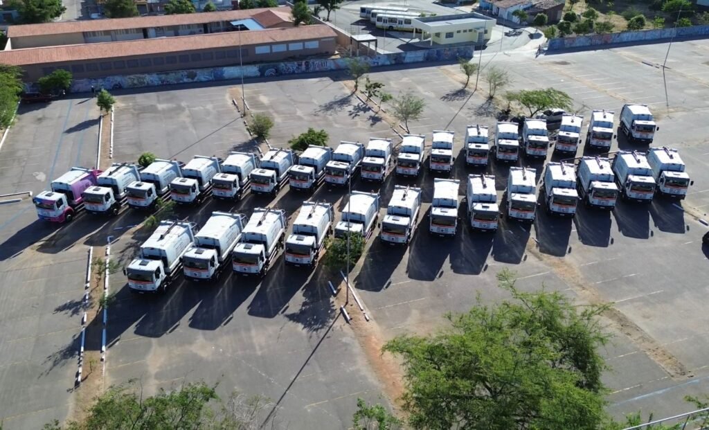 Natal reforça coleta de resíduos com entrega de 35 novos caminhões