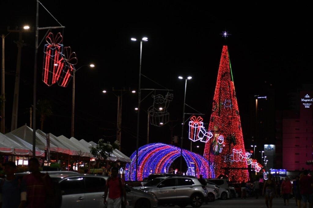 Prefeitura acende nesta quinta (27) as luzes do Polo Natalino da Avenida Praia de Ponta Negra