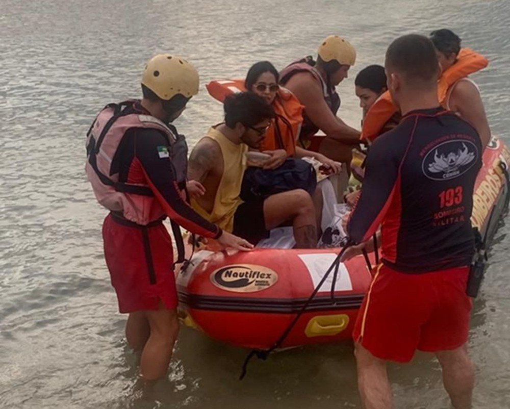 Princípio de incêndio em lancha no Rio Potengi deixa 18 pessoas à deriva