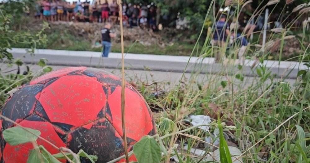 Criança de 10 anos é atropelada ao atravessar BR para buscar bola, em Natal
