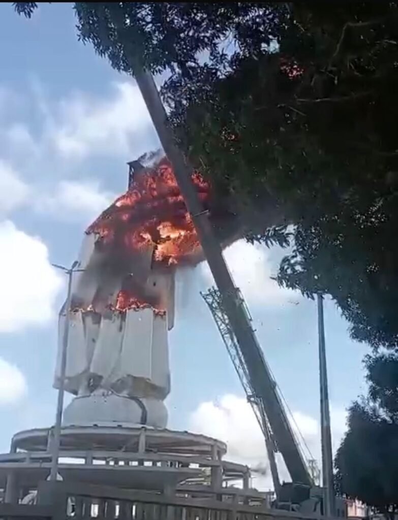 Incêndio destrói partes já montadas da estátua de Nossa Senhora de Fátima em Natal, mas obra será reconstruída