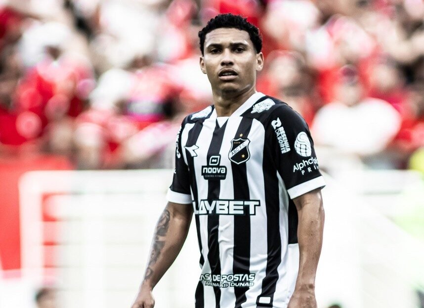 Atacante do ABC Futebol Clube sofre acidente na BR-101