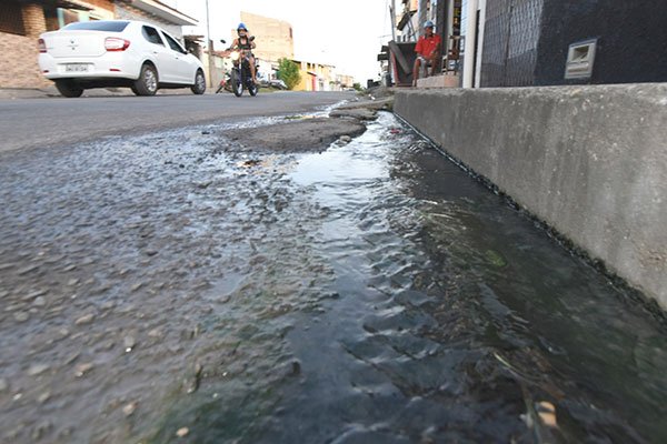 Mais de 60% da população de Natal não tem acesso à rede de esgoto, aponta estudo