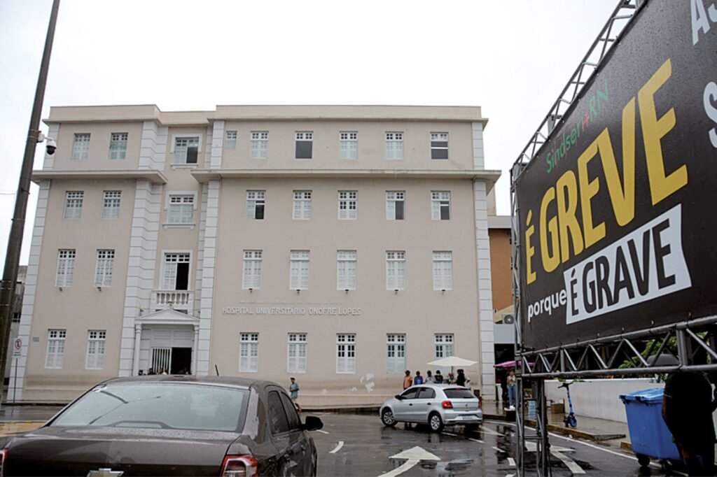 Greve nacional de servidores de hospitais universitários afeta atendimentos no RN e expõe impasse salarial