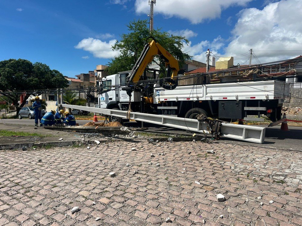 Colisões derrubam postes e deixam mais de 3,5 mil imóveis sem energia na Grande Natal