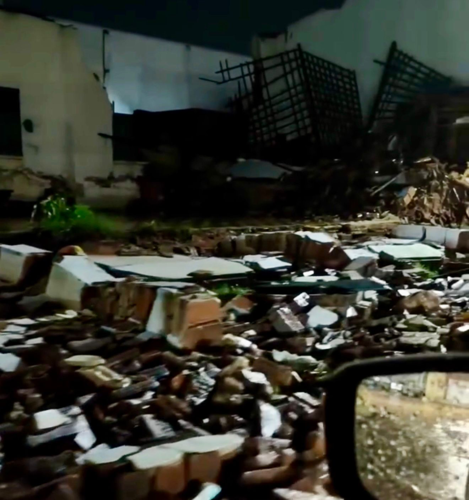 Chuva intensa em Assú causa desabamento de prédio e alaga ruas em uma hora