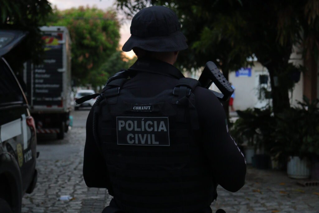 Polícia Civil prende homem em flagrante e desarticula ponto de venda e cultivo de drogas em Mossoró